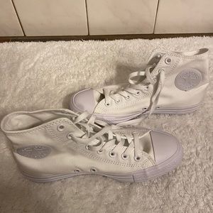 Chuck Taylor Converse All Stars - All White!